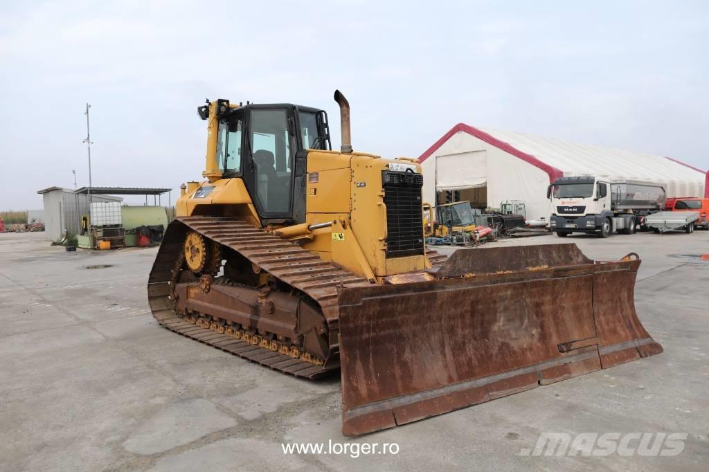 CAT D 6 N بلدوزرات مجنزرة