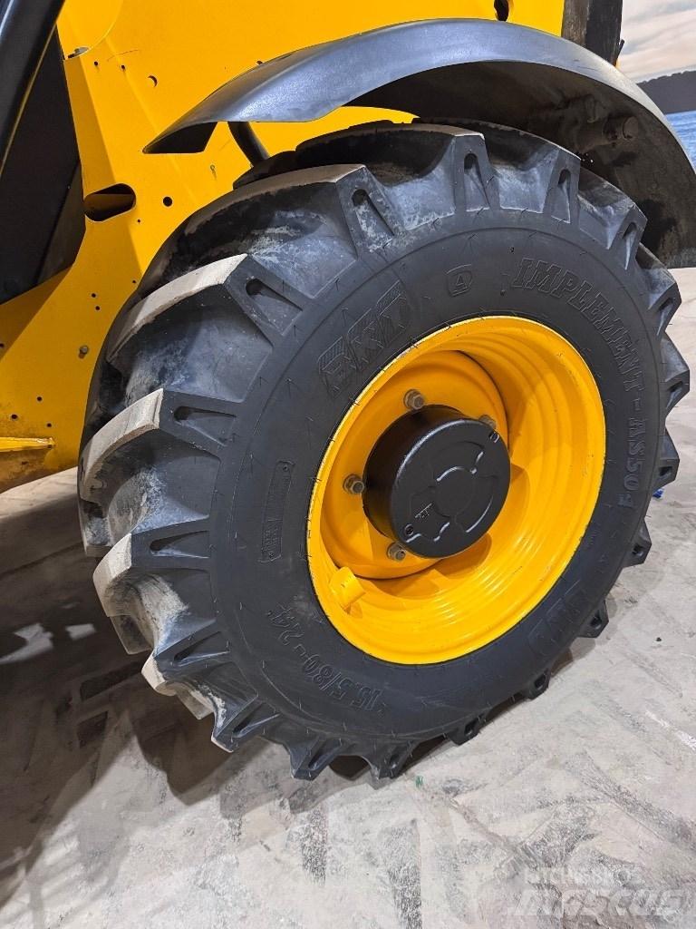 JCB 540-140 مناولات متداخلة