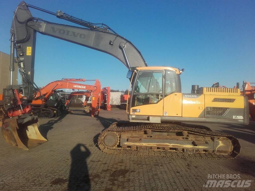 Volvo EC250DL حفارات زحافة