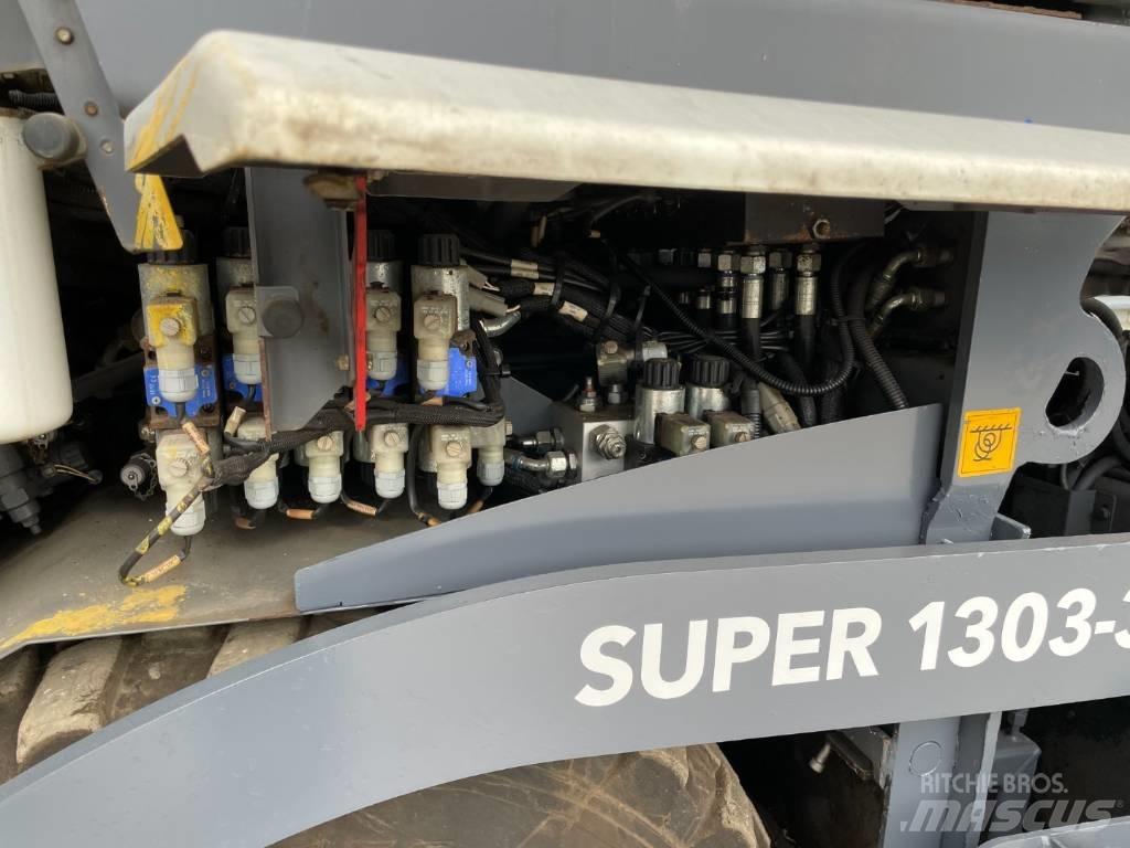 Vögele SUPER 1303-3I معدات السفلتة