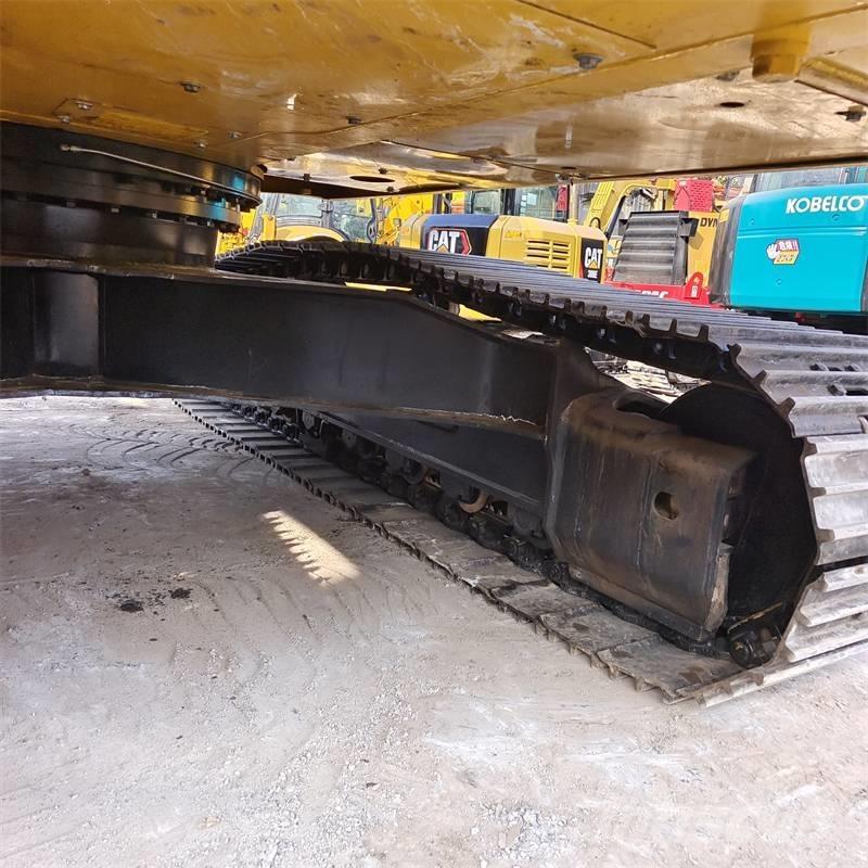 Komatsu PC 220-7 حفارات زحافة