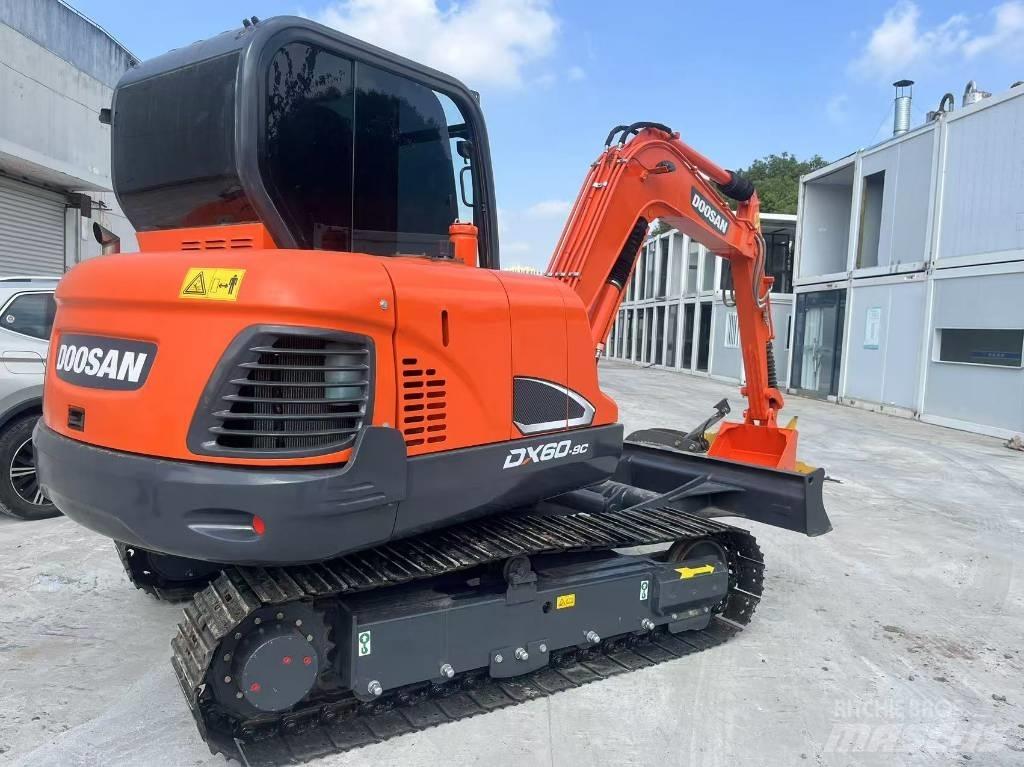 Doosan DX 60 حفارات زحافة