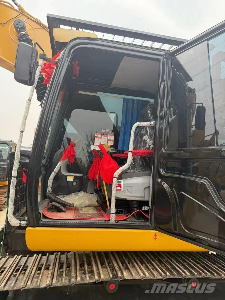 CAT 320 D حفارات زحافة