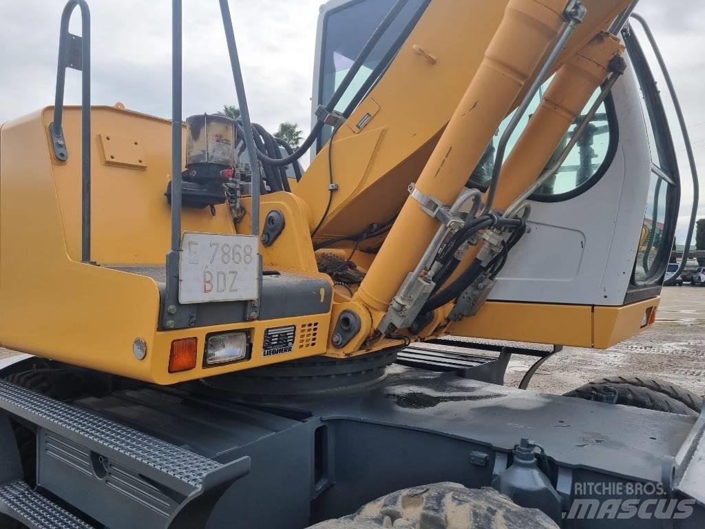 Liebherr A 900 C حفارات بعجل
