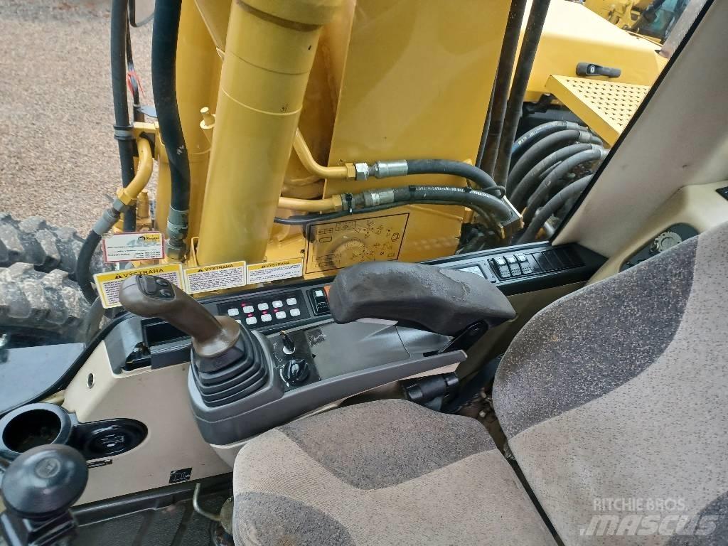 CAT M 313 C حفارات بعجل