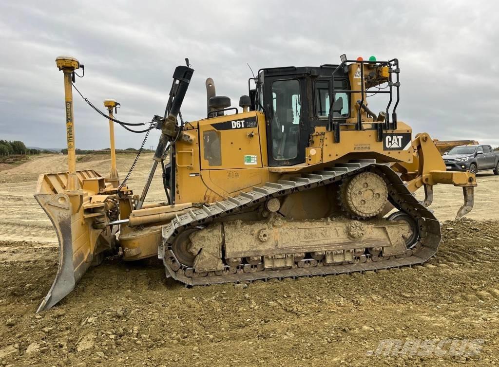 CAT D 6 T LGP بلدوزرات مجنزرة
