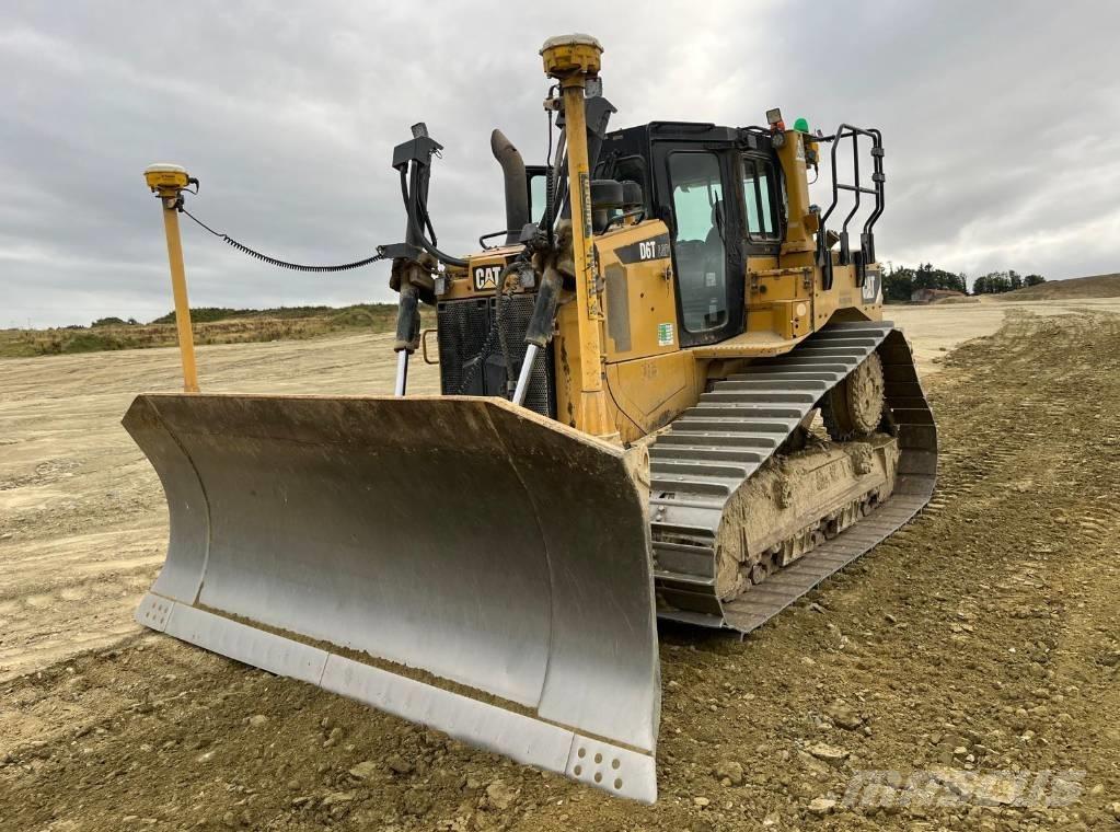 CAT D 6 T LGP بلدوزرات مجنزرة