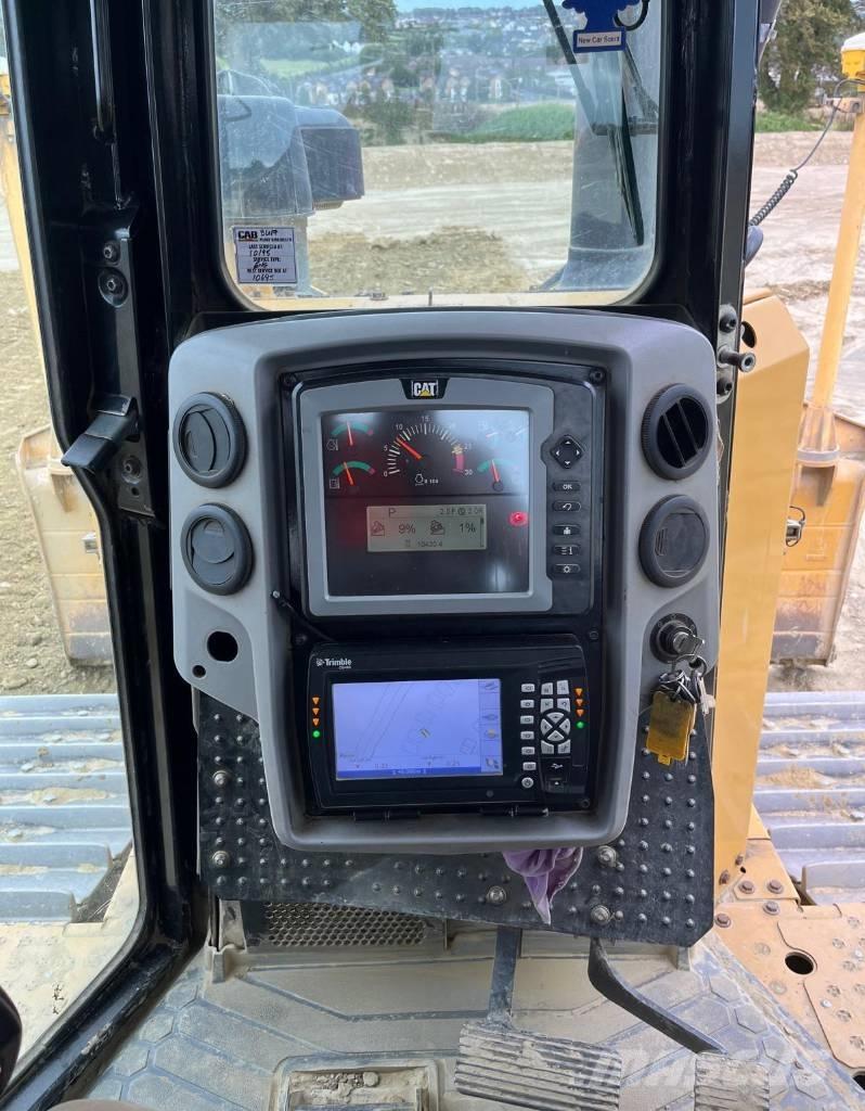 CAT D 6 T LGP بلدوزرات مجنزرة