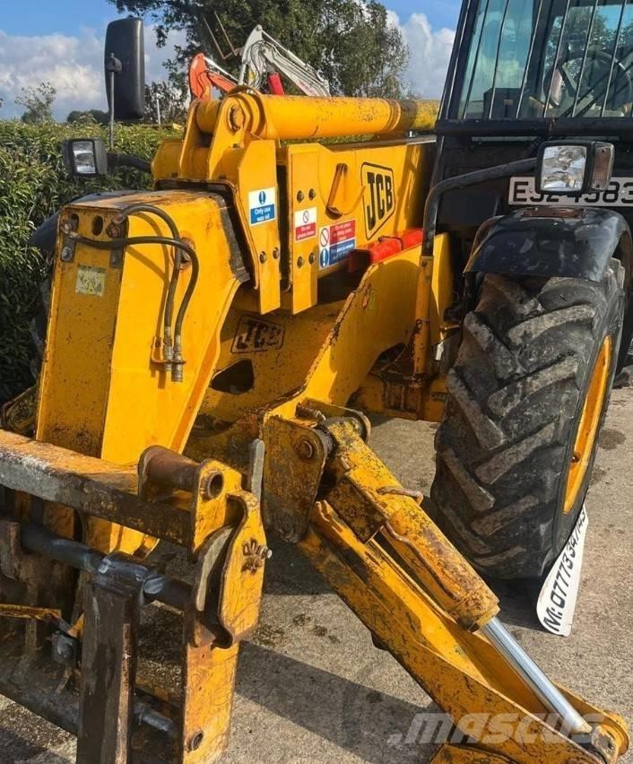 JCB 532-120 مناولات متداخلة