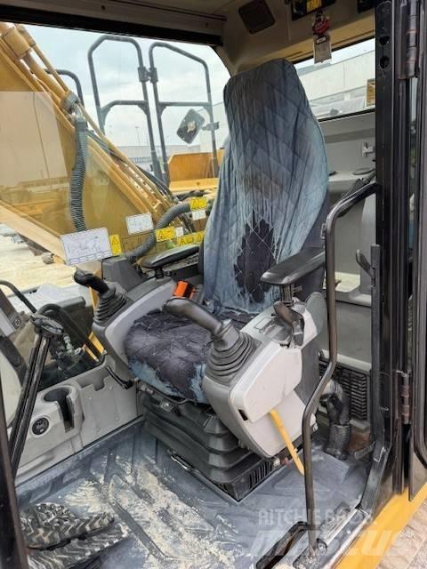 CAT 323 E حفارات زحافة