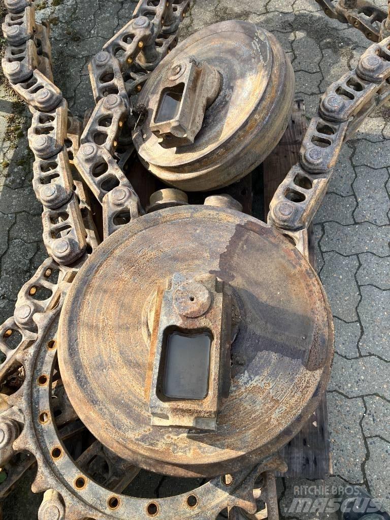 Komatsu 240 حفارات زحافة