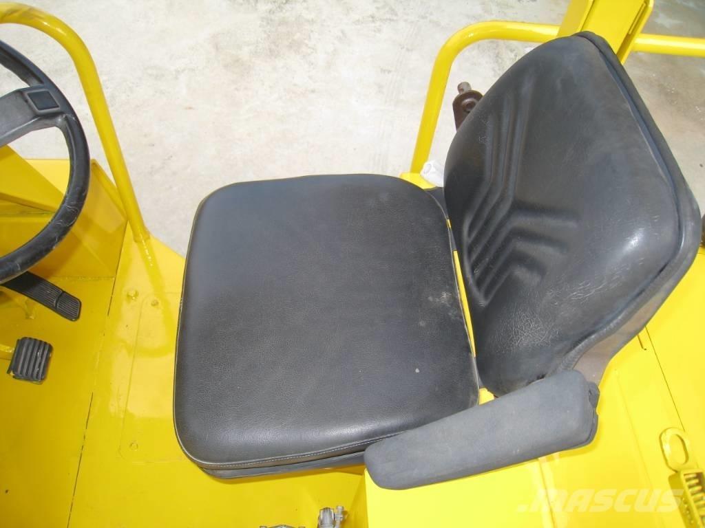 Sakai TZ 701 مداحل ذات إطارات هوائية