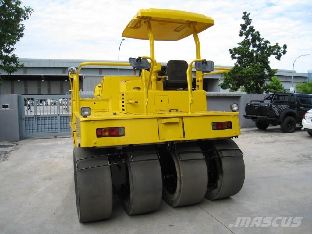 Sakai TZ 701 مداحل ذات إطارات هوائية