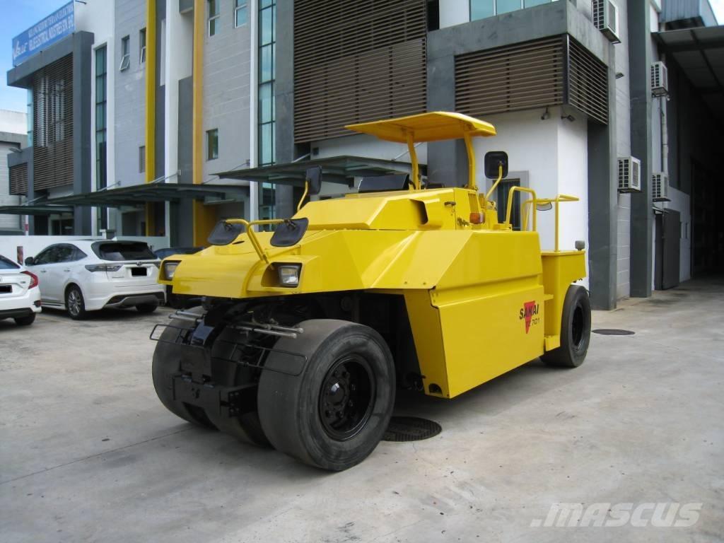Sakai TZ 701 مداحل ذات إطارات هوائية