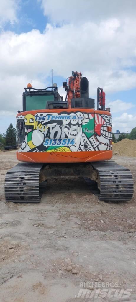 Hitachi ZX 135 US-6 حفارات زحافة