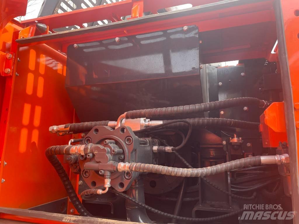 Doosan DX 225 LC حفارات زحافة