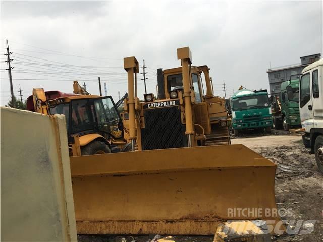 CAT D 7 R بلدوزرات مجنزرة