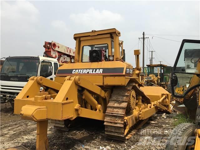 CAT D 7 R بلدوزرات مجنزرة
