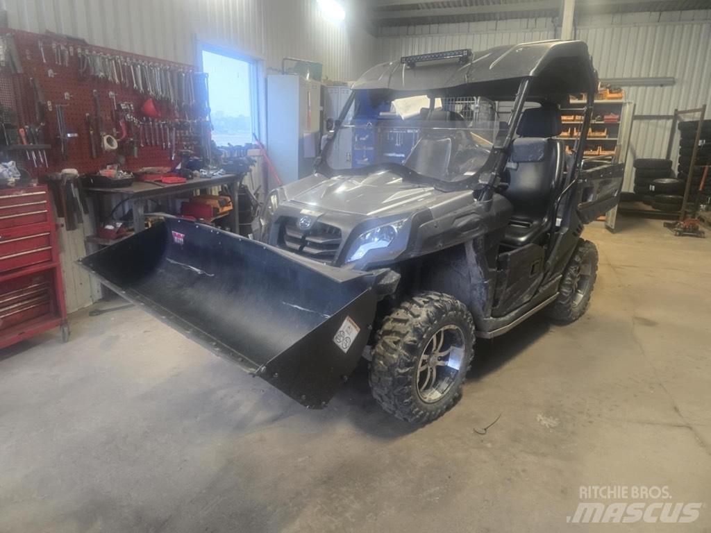  UTV CF 850 حفارات صغيرة أقل من 7 طن (حفارات صغيرة)