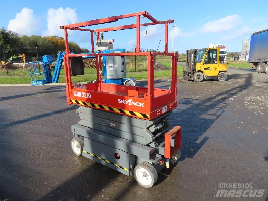 SkyJack SJ II 3219 رافعات مقصية الشكل
