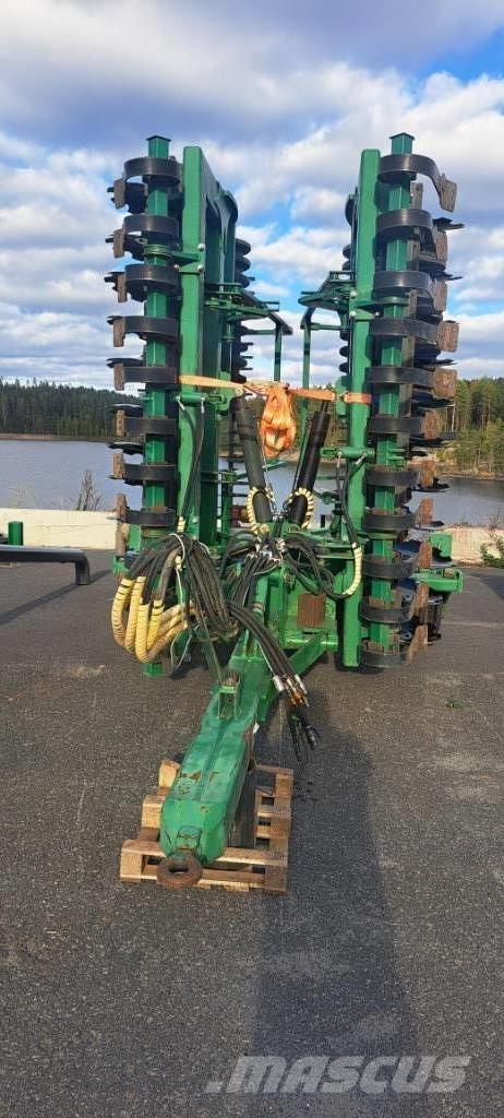 Kivi-Pekka Lamu 550 زحافات ساحقة