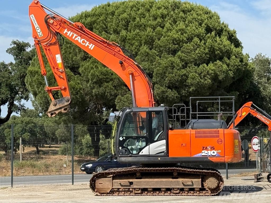 Hitachi ZX 210 LC-6 حفارات زحافة
