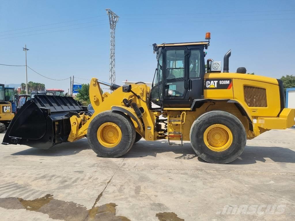 CAT 938 M لوادر بعجل