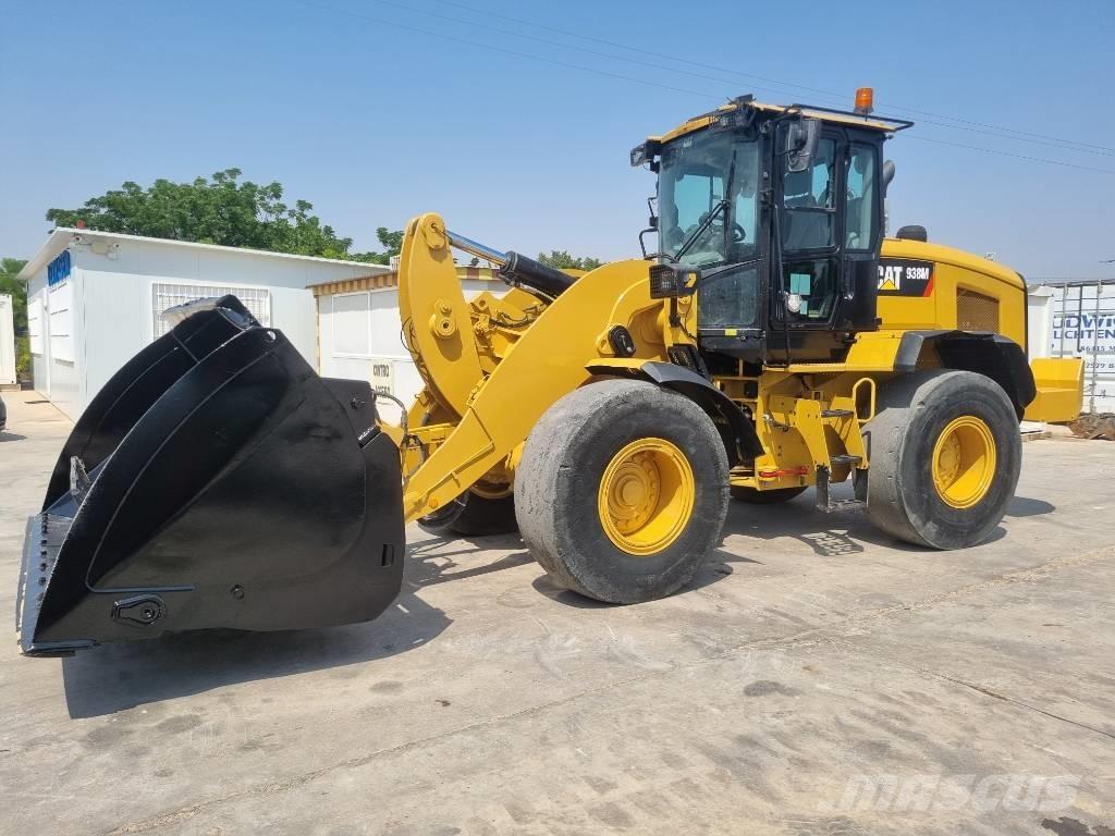 CAT 938 M لوادر بعجل