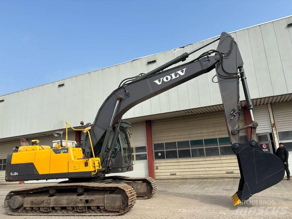 Volvo EC 220 DL حفارات زحافة
