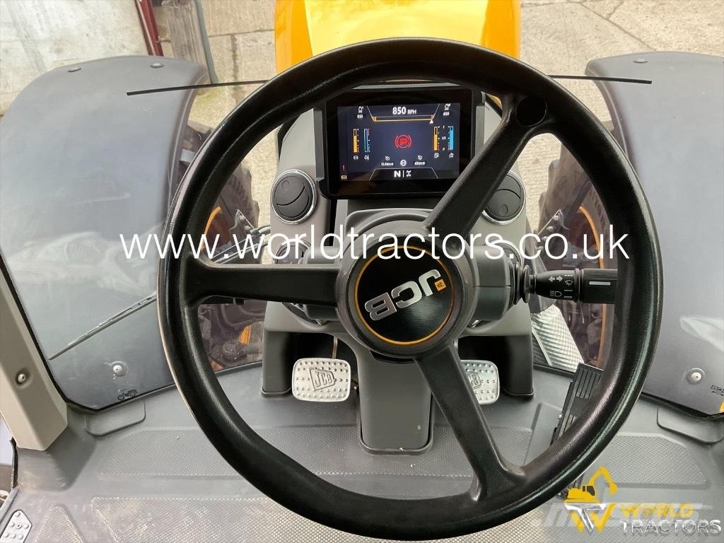 JCB Fastrac 4220 الجرارات