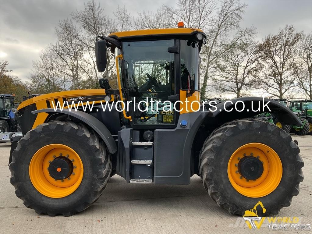 JCB Fastrac 4220 الجرارات