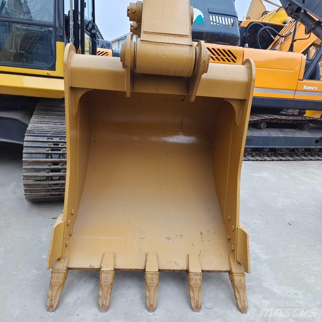 CAT 330 D حفارات زحافة