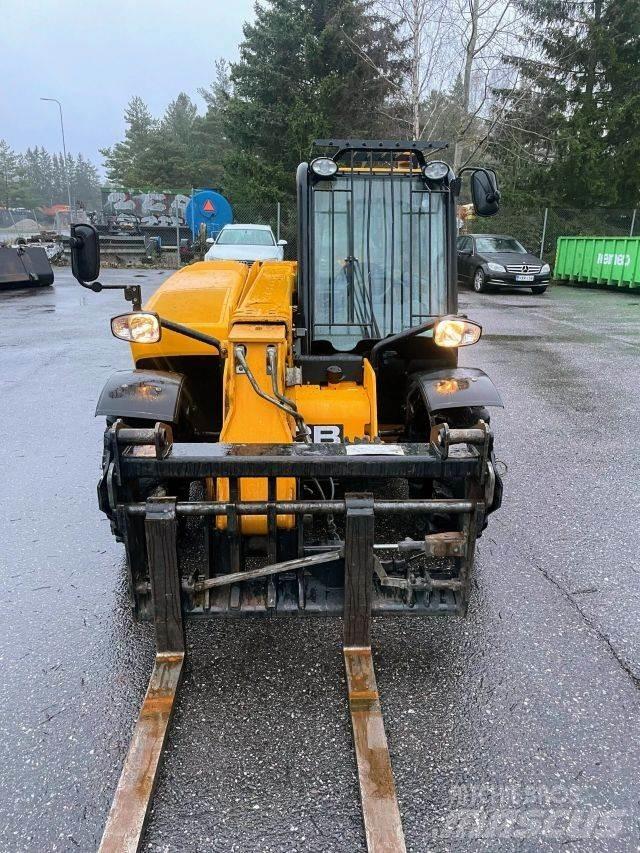 JCB 525-60T5 مناولات متداخلة