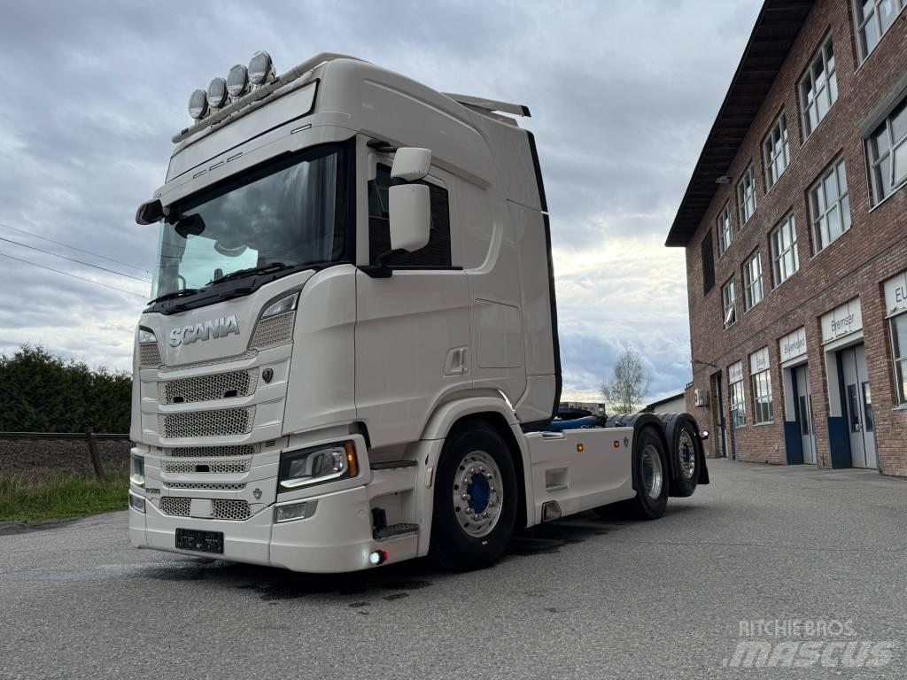 Scania R 590 وحدات الجر