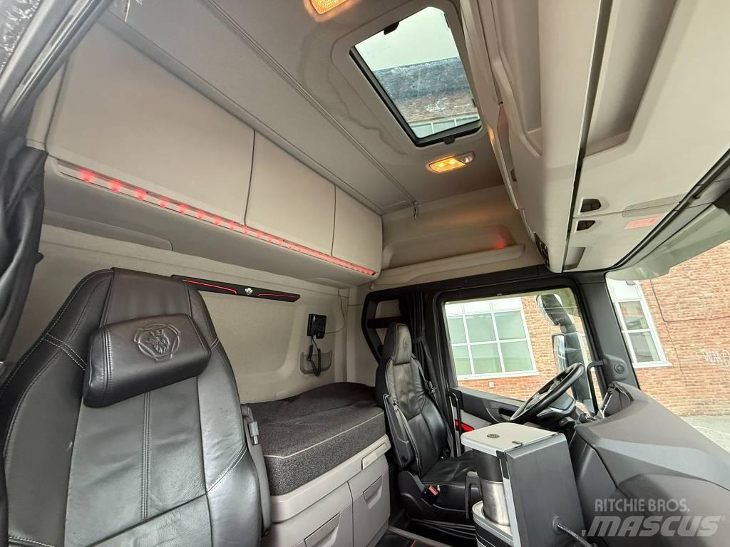 Scania R 590 وحدات الجر