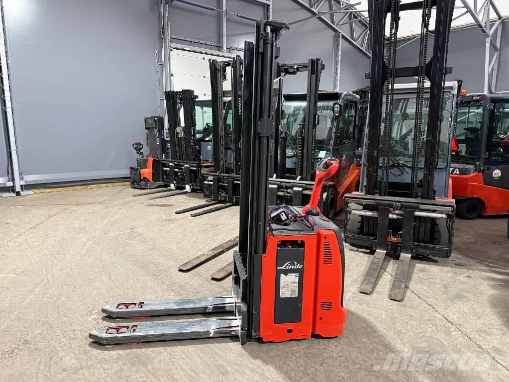 Linde D 14 شاحنات مناولة ذاتية الدفع