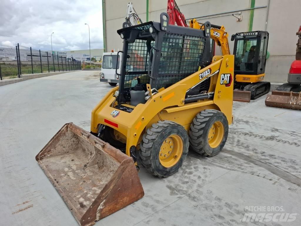 CAT 216 B 3 لوادر انزلاقية التوجيه
