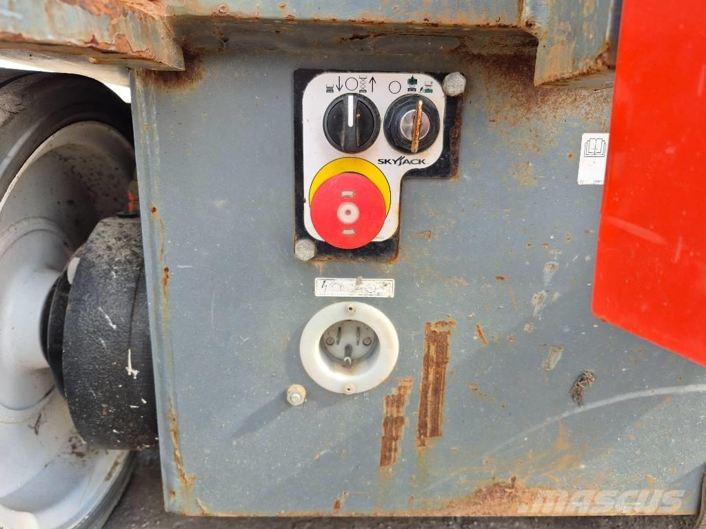 SkyJack SJ 4740 رافعات مقصية الشكل