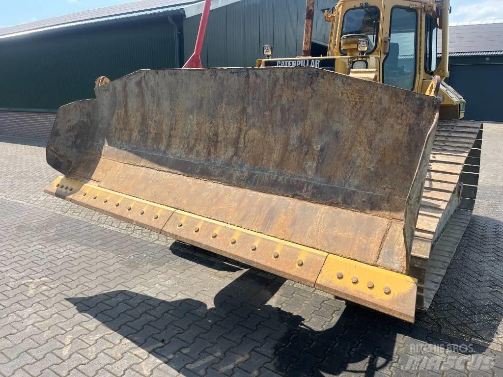 CAT D 6 M LGP بلدوزرات مجنزرة