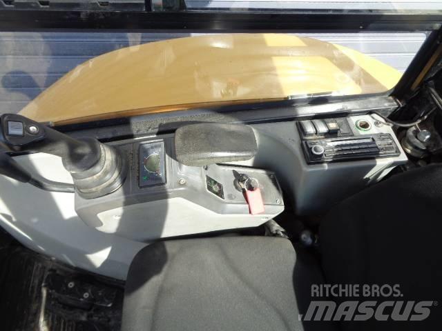 CAT 302.7 D حفارات صغيرة أقل من 7 طن (حفارات صغيرة)