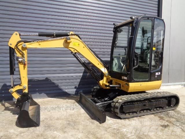 CAT 302.7 D حفارات صغيرة أقل من 7 طن (حفارات صغيرة)