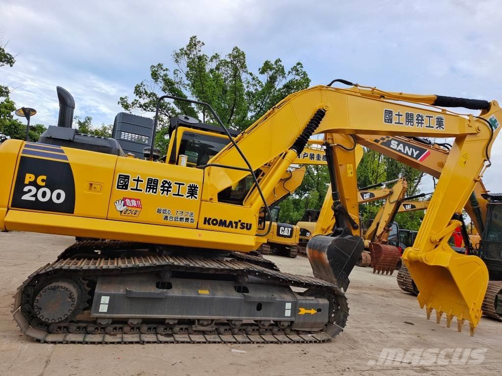 Komatsu PC 200-8 حفارات زحافة