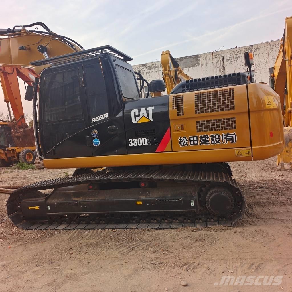 CAT 324 D2L حفارات زحافة
