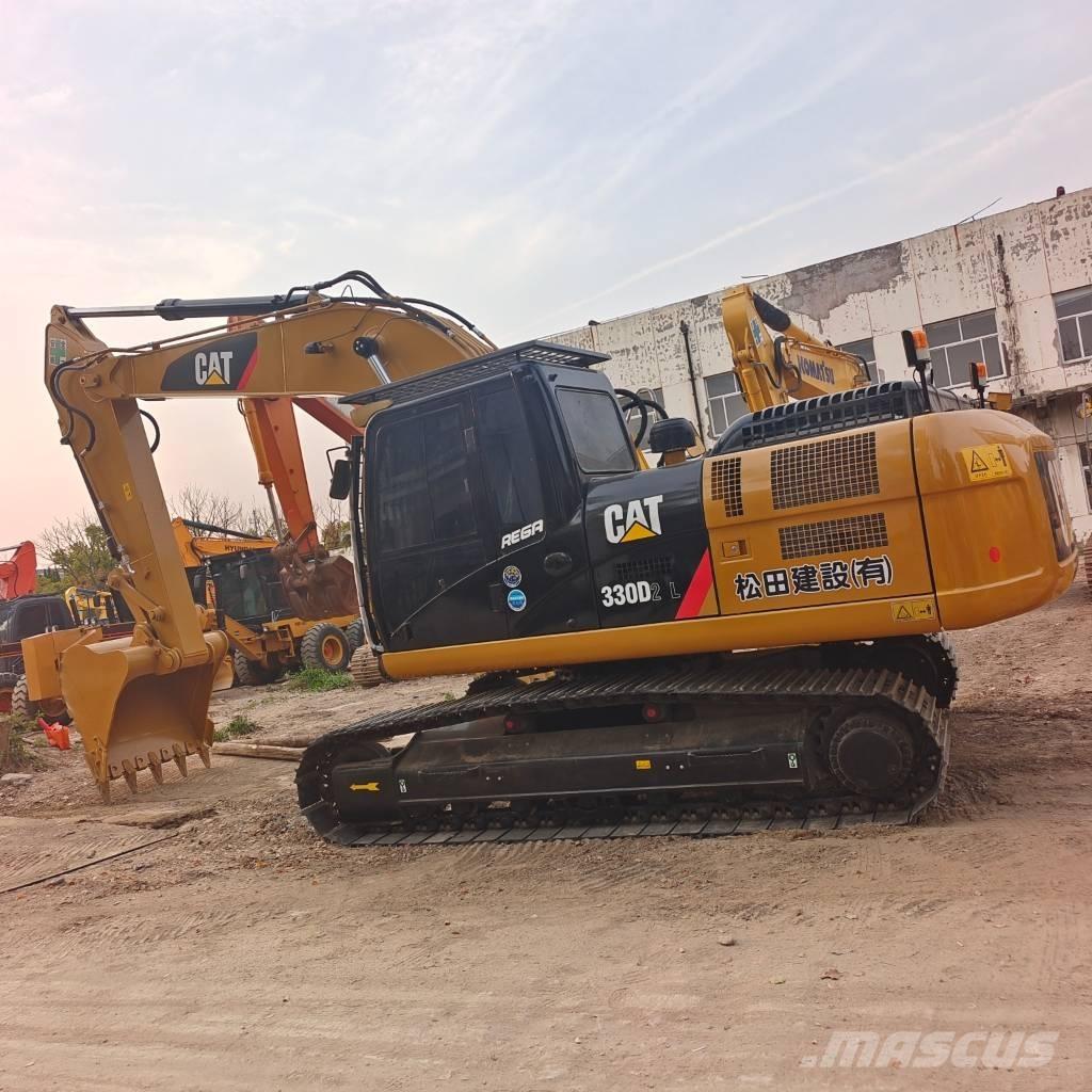 CAT 324 D2L حفارات زحافة
