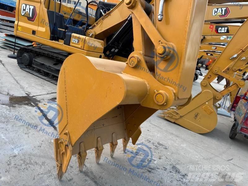 CAT 320 D حفارات زحافة