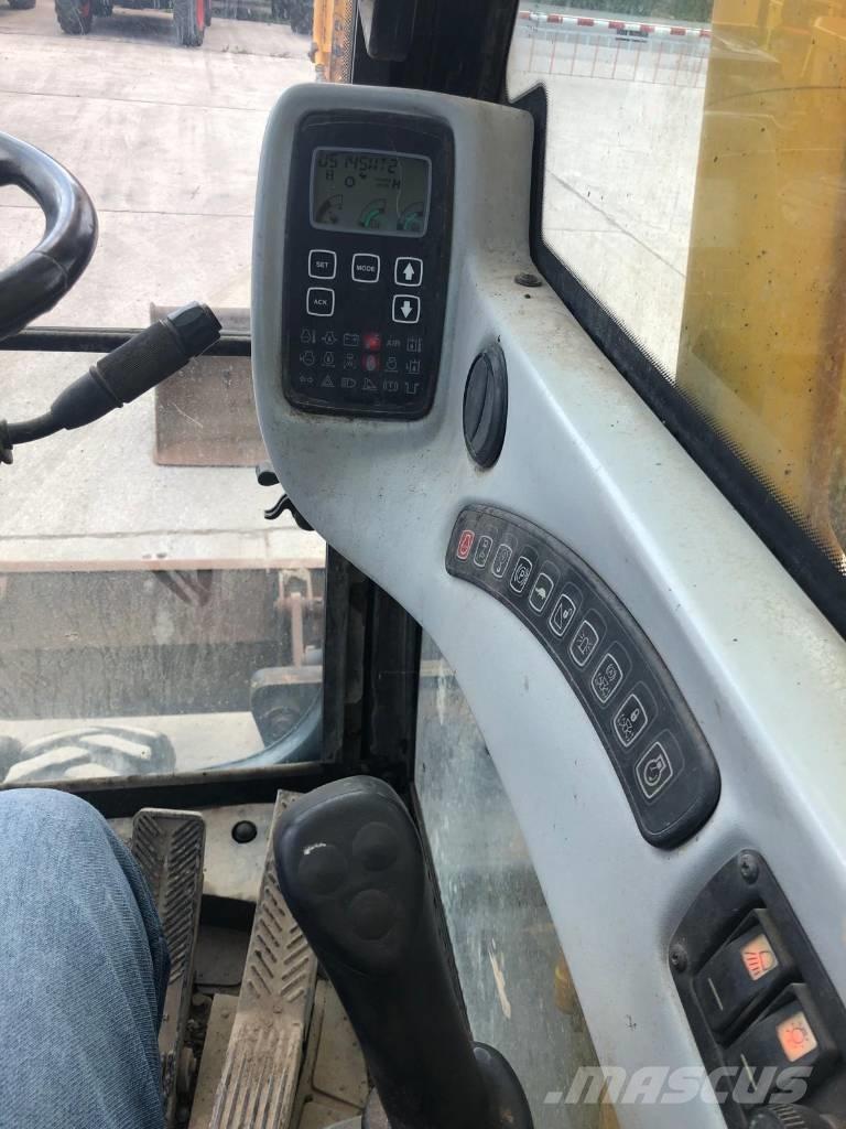 JCB JS145W حفارات بعجل