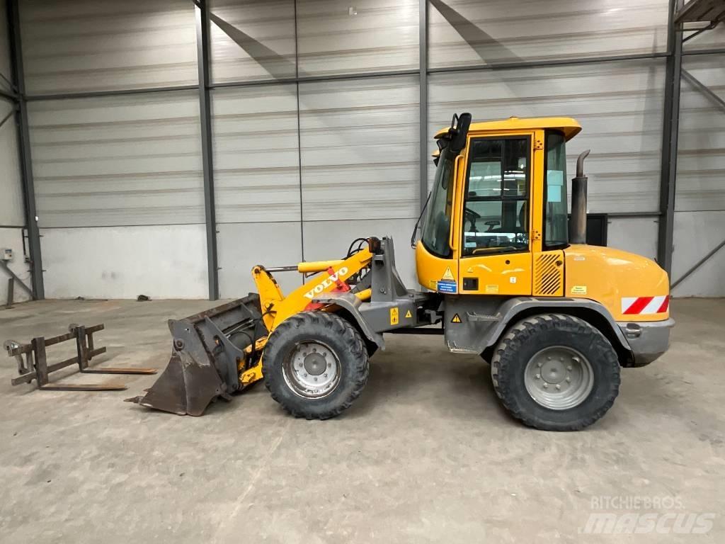 Volvo L 30 B-Z/X لوادر بعجل