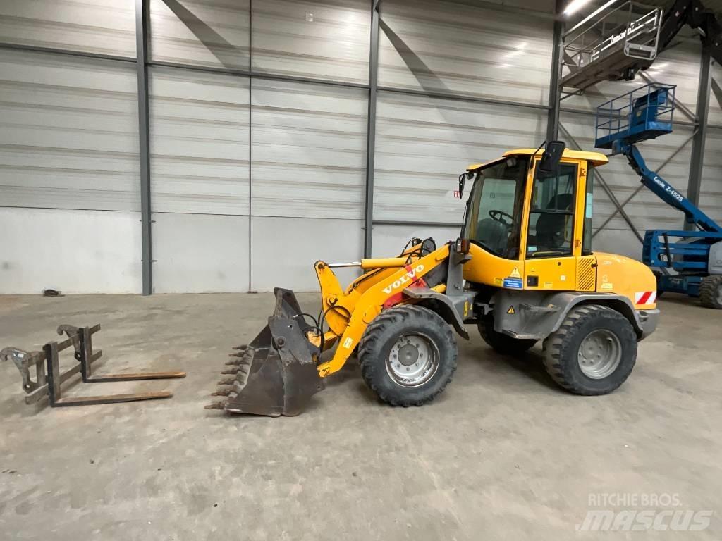 Volvo L 30 B-Z/X لوادر بعجل
