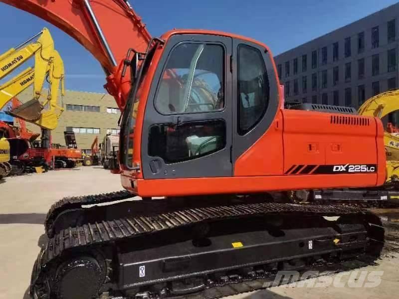 Doosan DX 225 حفارات زحافة