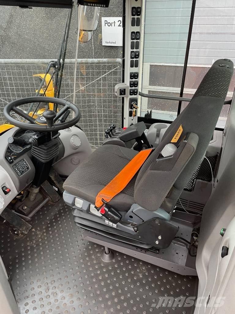 Volvo L90H لوادر بعجل